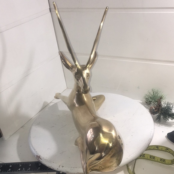 Vintage large brass lying gazelle - Picture 6 of 8